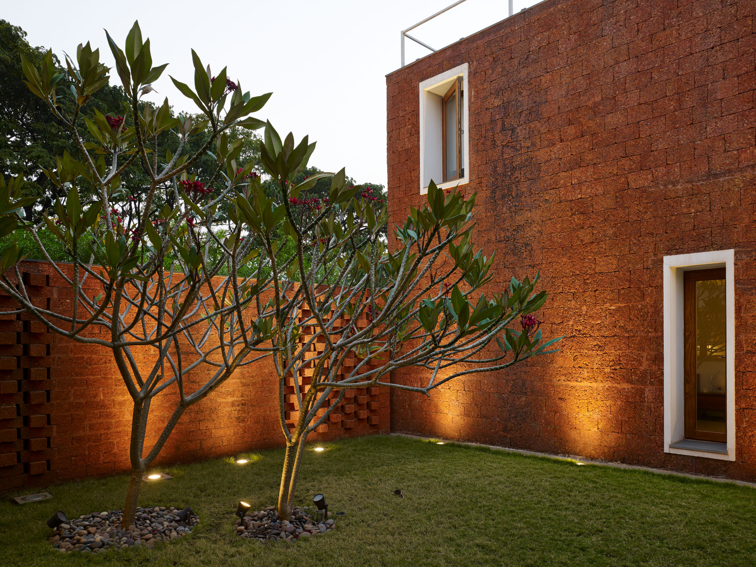 E13430 ALPA 036775 j2560